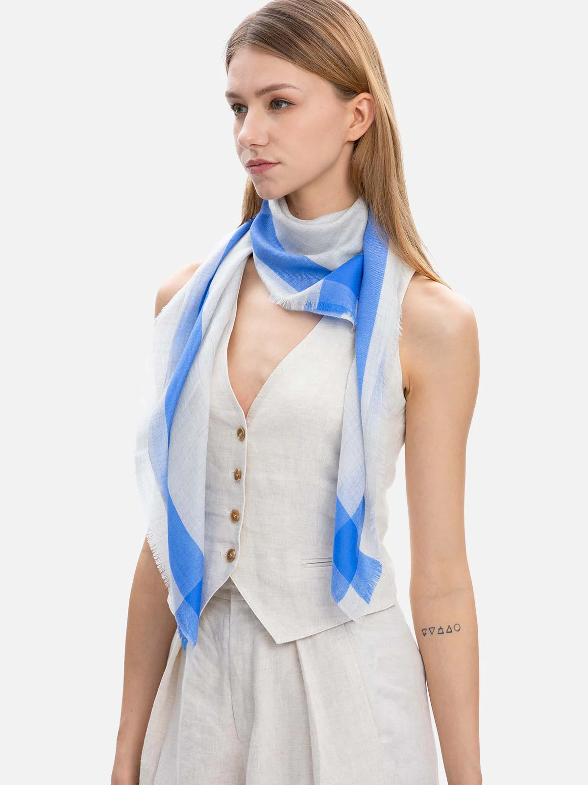 Square - Featherlight Gray Cashmere Scarf - Image 4